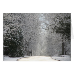 Kort, fotografi av Snowy-scen med väg, träd Hälsningskort
