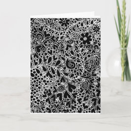 Kort med invecklad blom- och hjärtmotiv och viknin