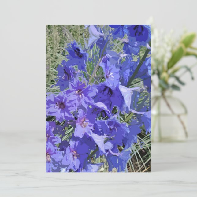 Kort med larkspur-blommans design "Hej!" (Stående Fram)