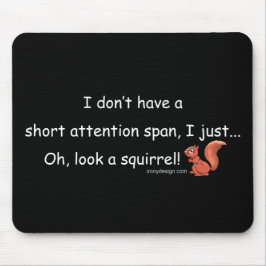 Kort uppmärksamhet spänner över ekorren musmatta