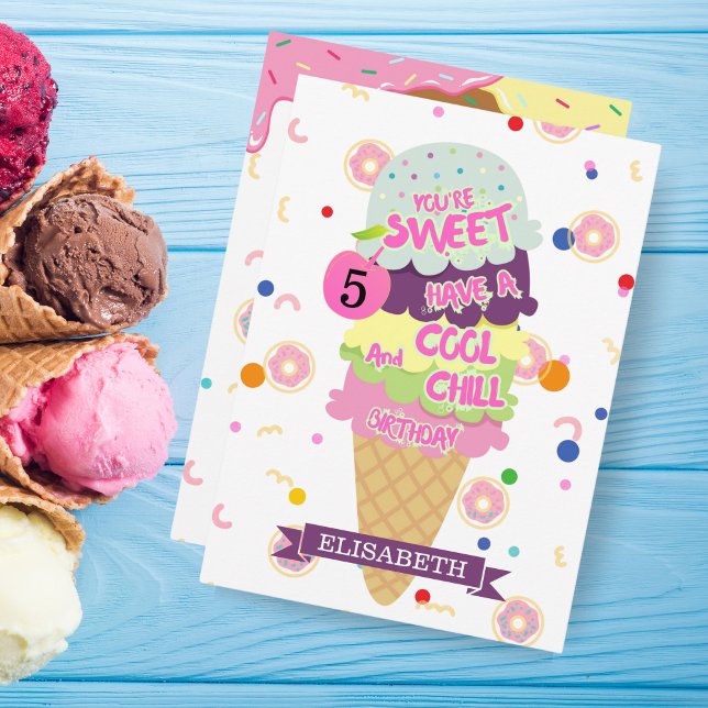 Kortet Barns födelsedag i den bekväma iskrämen Julkort (Funny Ice Cream Cone Kids Birthday Card)