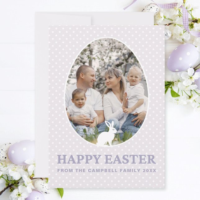 Kortet Cute Rabbit Pastel Egg Shape Photo Påsk Julkort (Modern, elegant pastel lavender egg-shaped happy Easter family photo card with cute Easter bunny. )