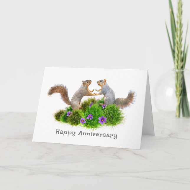 Kortet för ekorrar i grus- och blomsterårsdagar kort (Framsida)