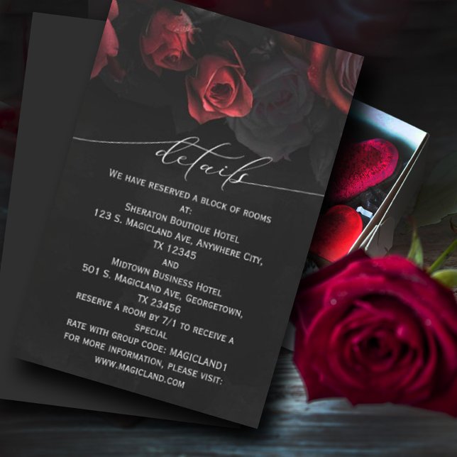 Kortet för Moody svarta Blommigtar för mörk Inbjudningar (Dark red roses #darkstyle #roses #weddings #handlettered #modernscript #unique)