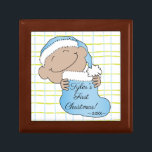 Kortsaksboxen Baby Blue Play Minnesask<br><div class="desc">Söt behållare för dina skatter. Julblått Play Baby. Anpassa genom att ta bort ett meddelande och lägga till ett eget. Använda ditt favoritteckensnitt stil, färg och storlekt. Design inslag kan överföras till andra Zazzle-produkter. Justera alltid och kontrollera om perfekten passar när du överför formgivning. God jul! Storlek: Liten 5, 125-tumsruta...</div>