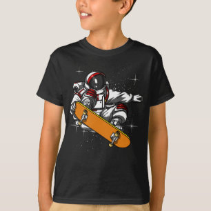 Kosmisk Skateboarding för utrymmeastronautskater T Shirt