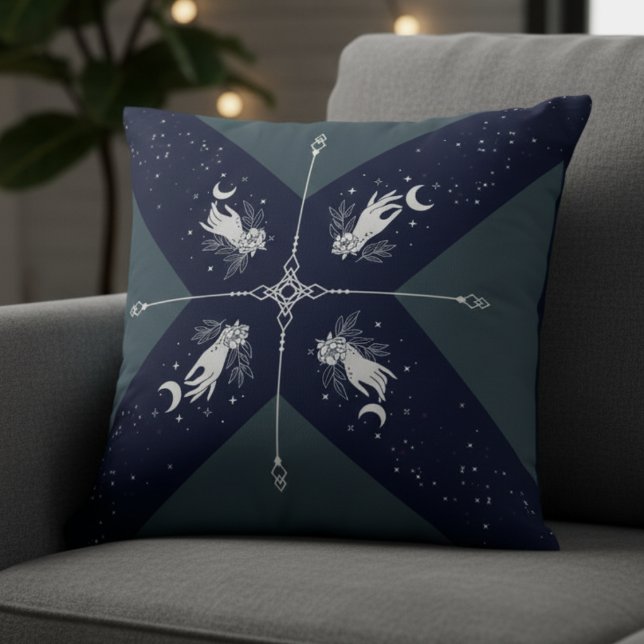 Kosmiskt marinblå och Silver Mystic Moon-händer Kudde (A cosmic accent piece with an elegant and dark aesthetic)