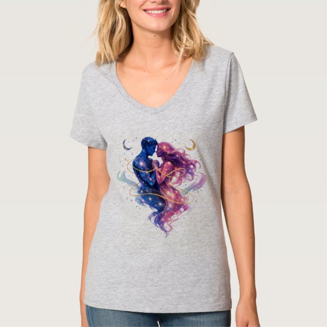 Kosmiskt omfamnande av stjärnstoft och öde t shirt (Framsida)