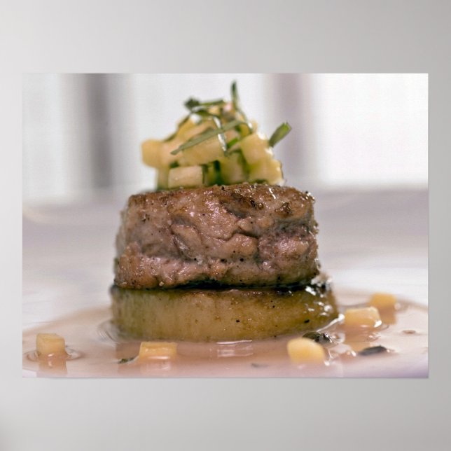Kött presenterat med lök poster (Framsidan)