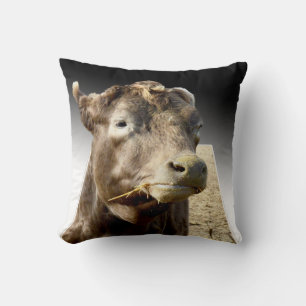 Kow Chewing Hay, Popout Art, Throw Cushion. Kudde