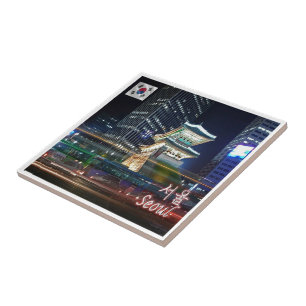 KR007 NAMDAEMUN nattetid SEOUL, Sydkorea. Kakelplatta