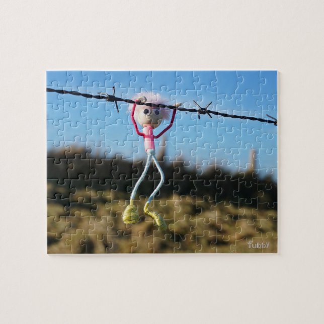 Kracht patser Fubby aan Prikkeldraad. Pussel (Horisontell)