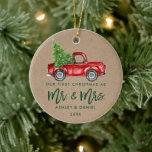 Kraft-penselskript Första jul-Vintagen Lastbil Julgransprydnad Keramik<br><div class="desc">Kraft Modern Grönt Skriver vår första jul som Mr. och Mrs. - Vattenfärgsfärgad Vintage Red Lastbil Ornament</div>