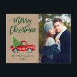 Kraft-penselskript Lastbil par Fotojul Vykort<br><div class="desc">Kraft Grönt Push Script Watercolor Vintage Red Lastbil med Julgran - God jul par fotovykort</div>