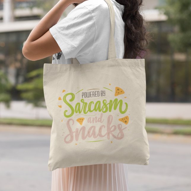 Kraftfull av Sarcasm och Snacks - Roligt och humor Tygkasse (Skapare uppladdad)