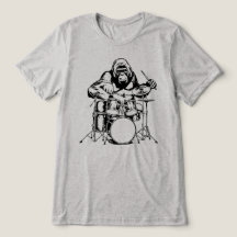Kraftfull gorillatrummis som spelar på komplett tr