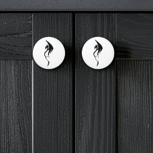 Kraftfull svart-vit tribal drakillustrationsdesign knopp