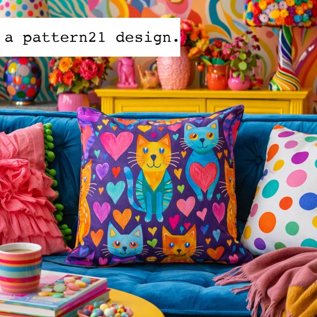 Kräftiga färgade kattungar och hjärtan lila mönste kudde (Whimsical rainbow cat pillow full of hearts and personality for bold, happy homes.)