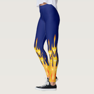 Kraftiga orange gula eldsflammor på blå leggings