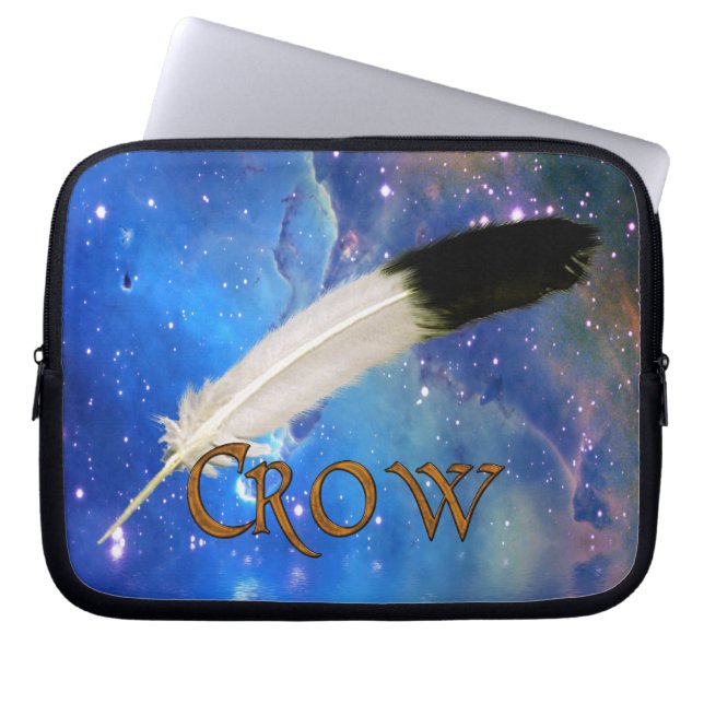 KRÅKA Nation & Feather Space Laptop sleeve (Framsidan)