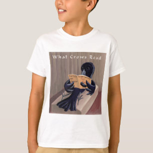 Kråka som läser "Ravnen" på ett roligt sätt T-shirt