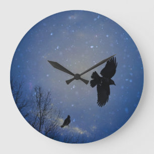 Kråkan flyter i Moody Himlar Stor Klocka
