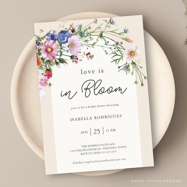 Kräm Floral Bröllopsdusch Kärlek i Knopp-dusch Inbjudningar (Invite shown in 5 x 7 inches, choose size, paper, and corner style.
)