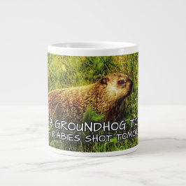 Krama en groundhog i dag. Få en rabies skjuten Jumbo Mugg