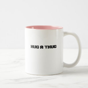 KRAMA EN THUG Två-Tonad MUGG