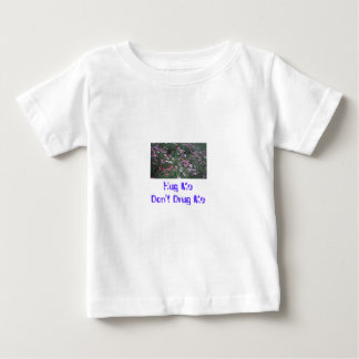 Krama mig förgiftar inte mig t-shirt