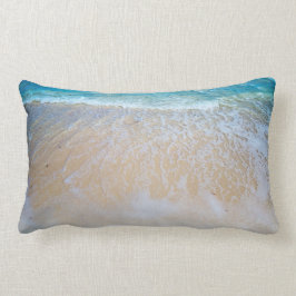 Krämigt havvatten på stranden lumbarkudde