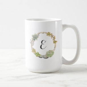 Kranen av suckulenter, fattar och stenar den kaffemugg
