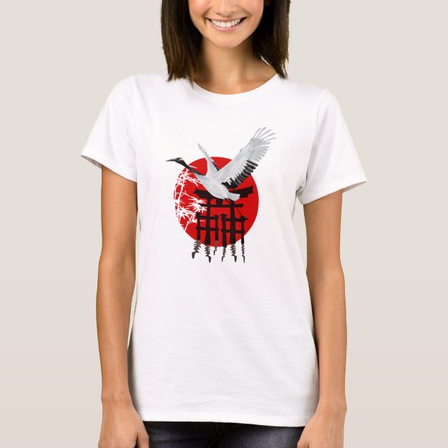 Kranich, Bambus und Tori vor roter Sonne T Shirt (Framsida)