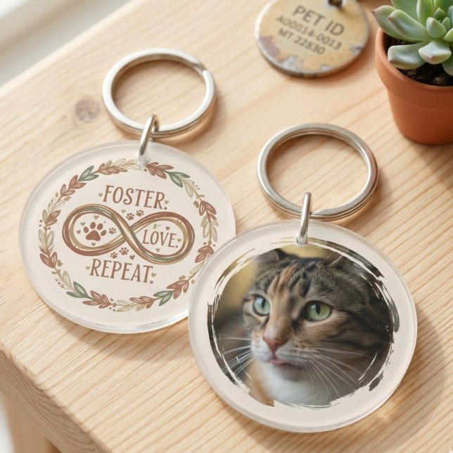 Krans med oändlig kärlek till foster (Pet foster infinity keychain for a rescue advocate celebrating a successful shelter adoption.)