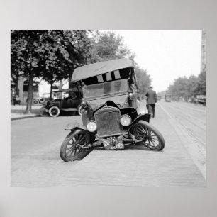 Kraschad veteranbil, 1922. Gammalt foto Poster