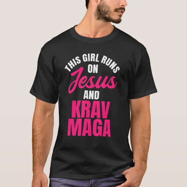 Krav Maga Girl Springa på Jesus Mma Self Defence C T Shirt (Framsida)