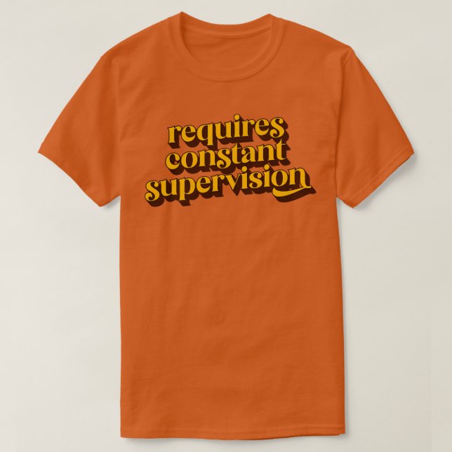 Kräver ständig övervakning 1 t shirt (Design framsida)