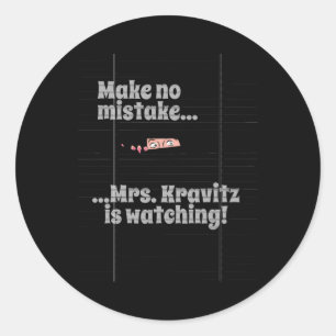 Kravitz tittar runt klistermärke