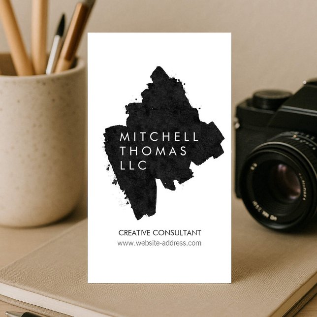 Kreativet Förstärkta svarta penseldrag Visitkort (Skapare uppladdad)