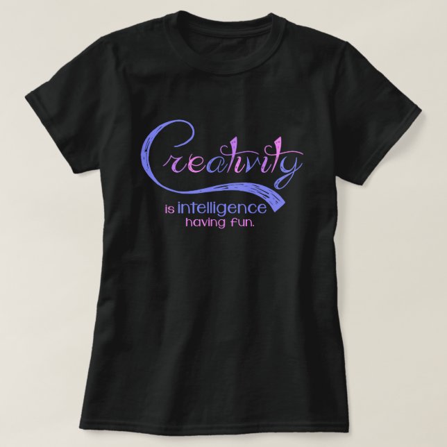 Kreativitet är intelligens som har rolig t-shirt (Design framsida)