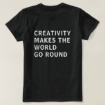 Kreativitetsoffert Vit typografi Bakåt Skriv ut sv T Shirt<br><div class="desc">Tshirt for kreativ har texten "kreativitet gör att världen går runt" på baksidan av skjortan i vit typografi på svart bakgrund. Enbart designad för dig av Lycklig Dolphin Studio. Om du behöver hjälp eller matcha produkter kontaktar du oss genom vår chatta.</div>