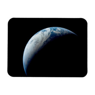 Krescerande jord som tagits från Apollo 4-Uppdrag. Magnet