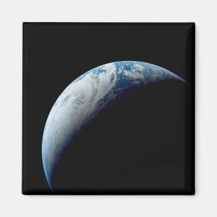 Krescerande jord som tagits från Apollo 4-Uppdrag. Magnet