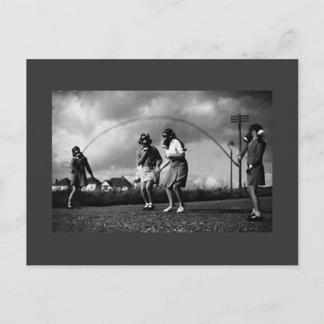 Kreta gasmask för barn som hoppar över påsen vykort (Framsida)