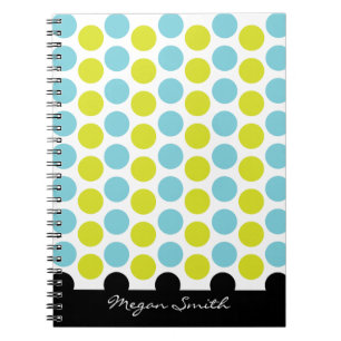 Kricka- & gröntpolka dots med den svart anteckningsbok med spiral