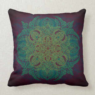 Kricka & Lacey Mandala för grönt över Burgundy Kudde