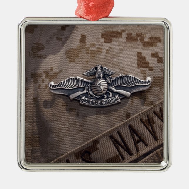 Kriget om den marina styrkan i den fiskeflotta som julgransprydnad metall (Framsidan)