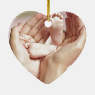 Krim från babystövel väntar på överordnad Mor Julgransprydnad Keramik