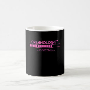 Kriminologen last kaffemugg
