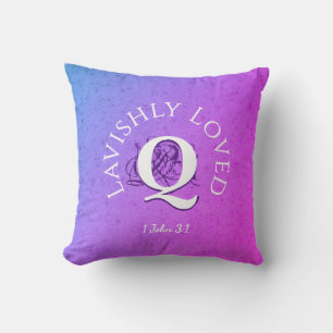 kristen Kärlek LAVISHLY LOVED Monogram Kudde